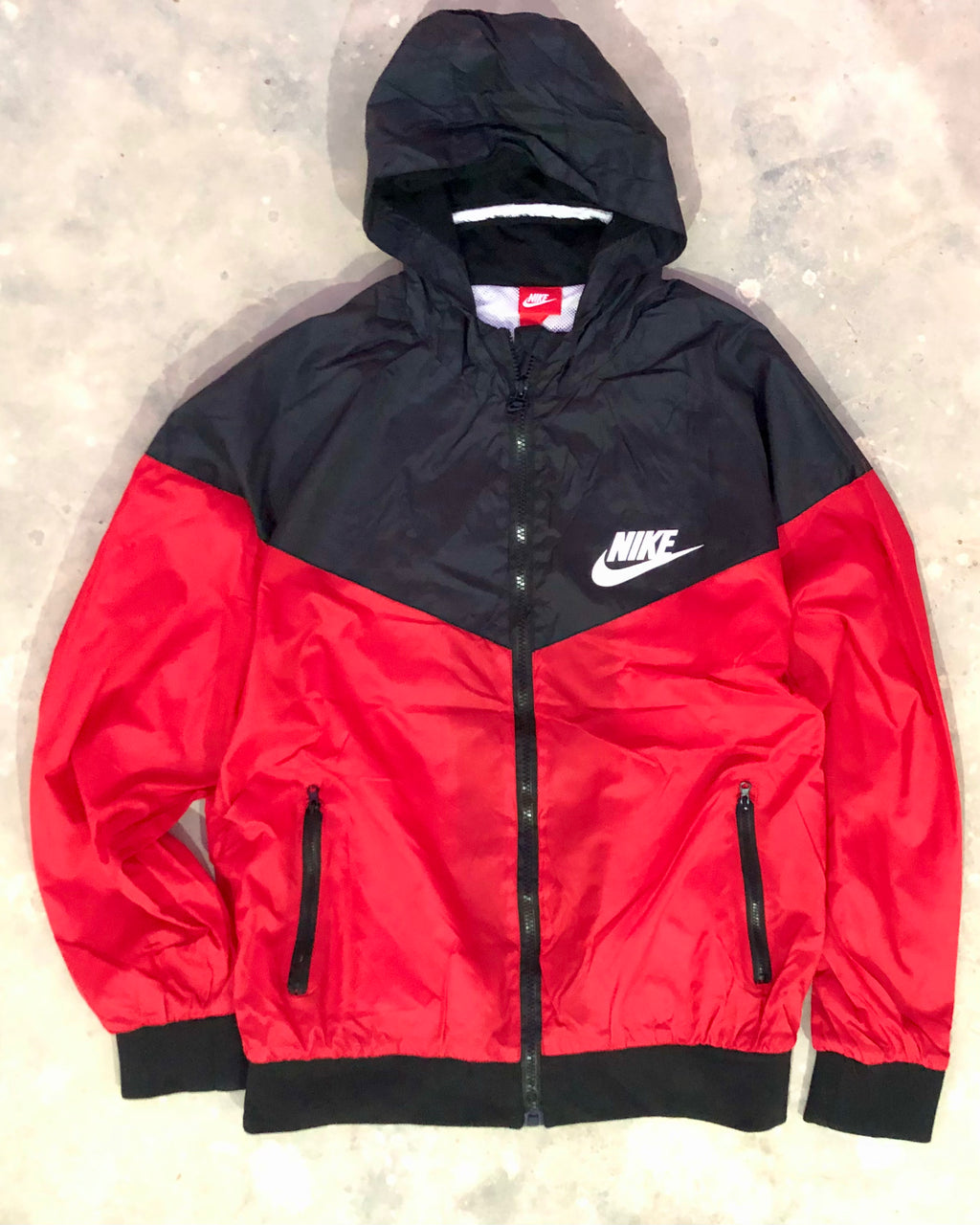 Nike Vintage Windbreaker – Men’s Medium – Rare Find (Premium Condition)