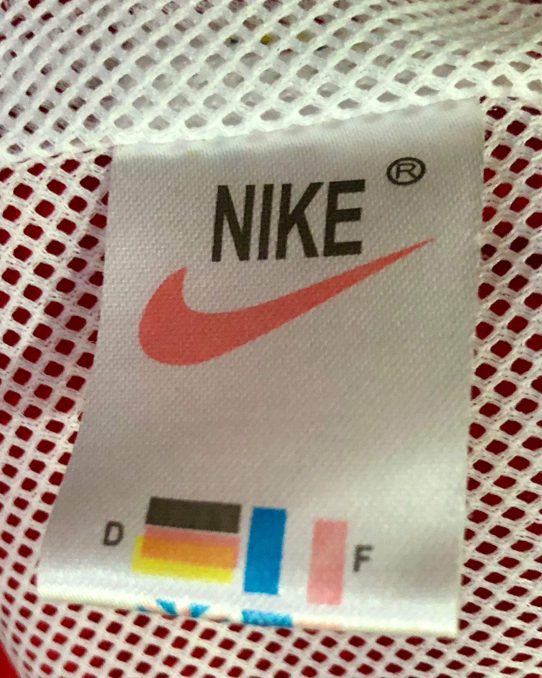 Nike Vintage Windbreaker – Men’s Medium – Rare Find (Premium Condition)