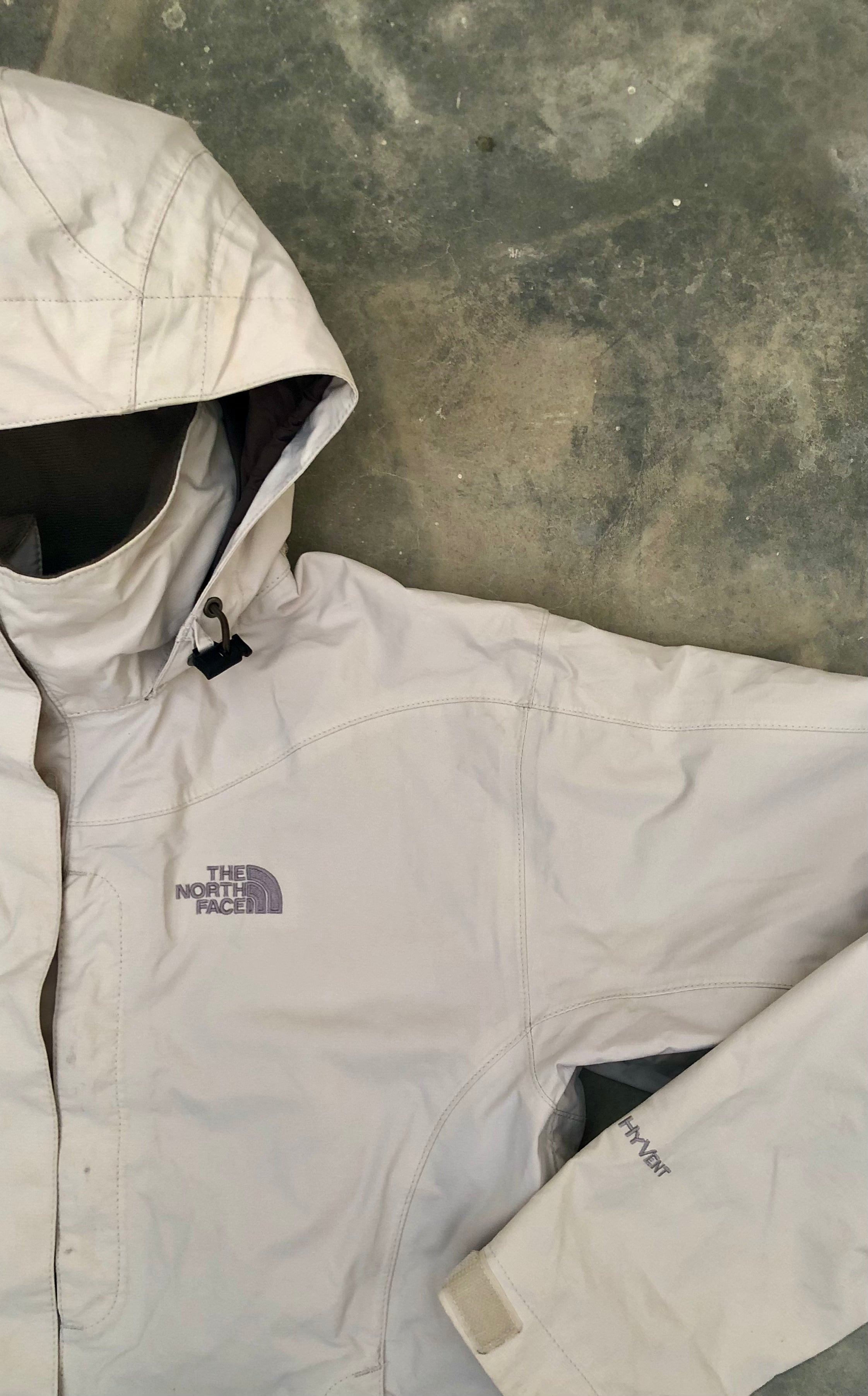 The North Face HyVent Windbreaker Rain Jacket – Off-White - Premium Condition