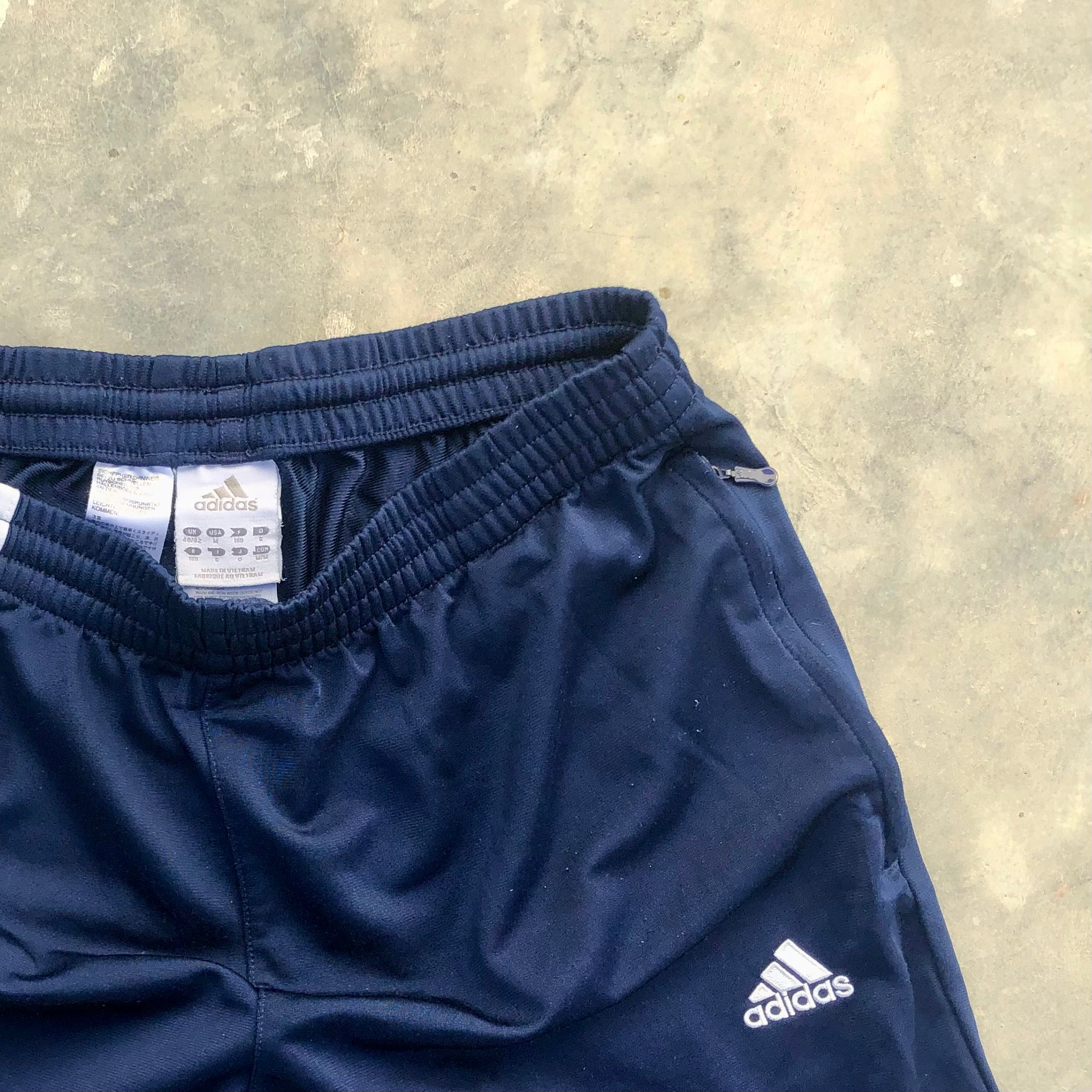 Adidas Vintage Joggers – Men’s Large | Premium