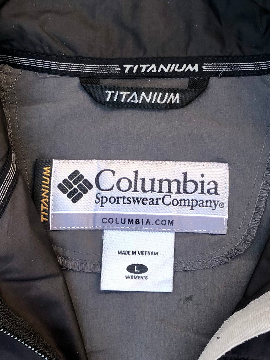 Columbia Titanium Windbreaker – Women’s Large | Premium Condition