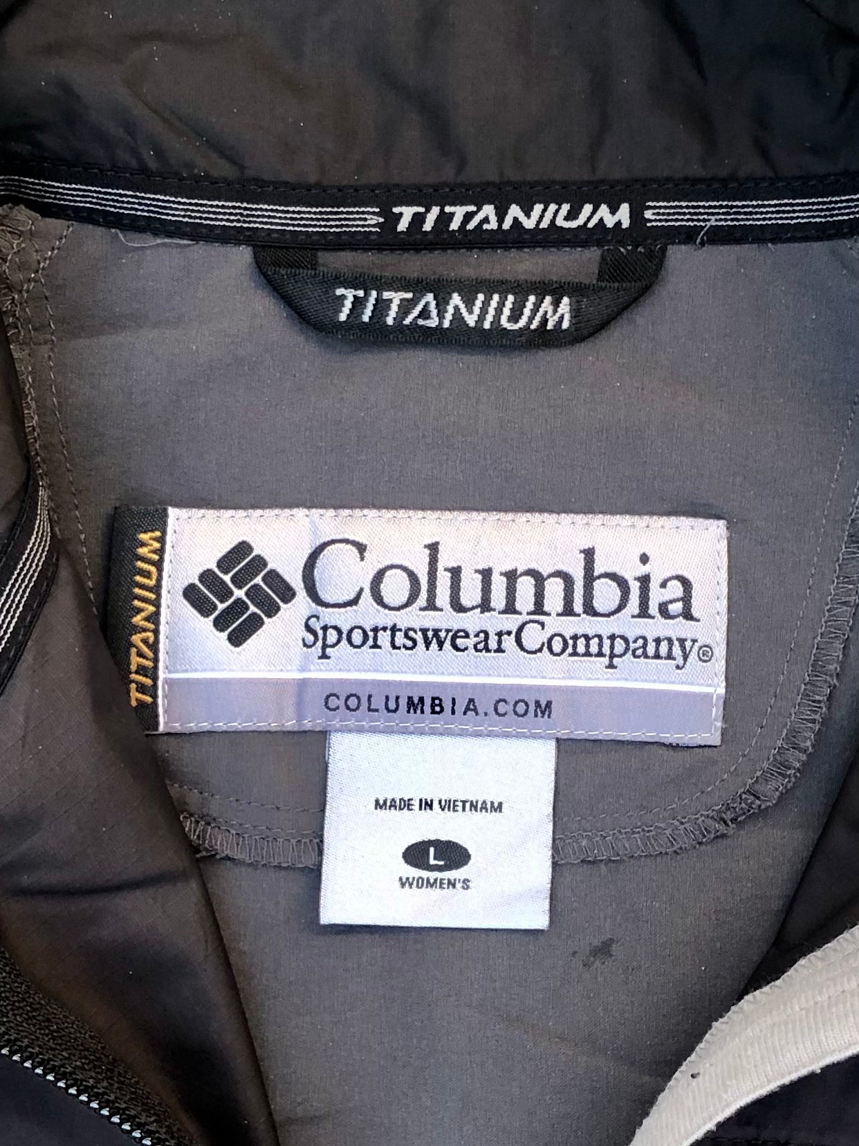 Columbia Titanium Windbreaker – Women’s Large | Premium Condition