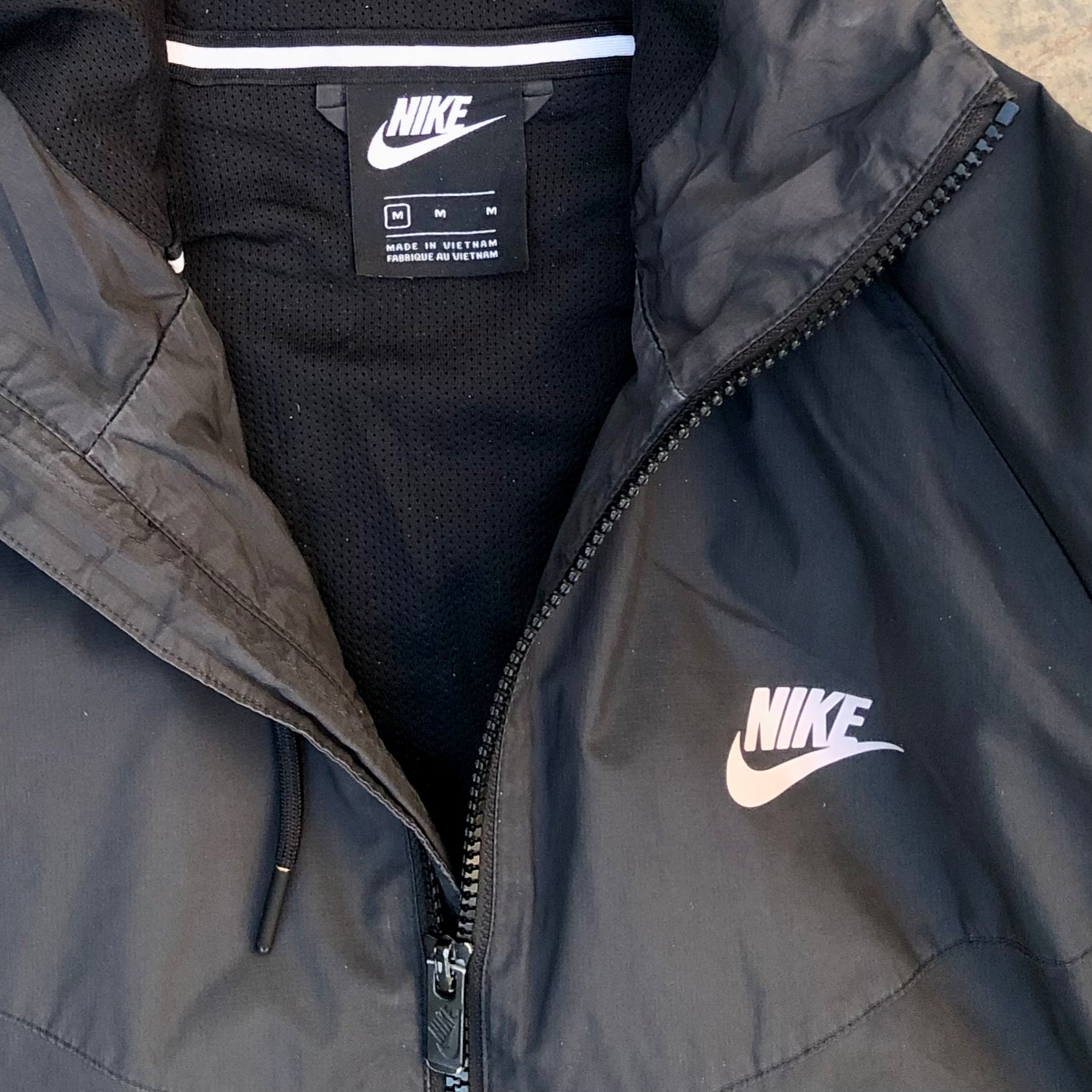 Nike Sportswear Windrunner Men’s Hooded Jacket – Premium | Size Medium