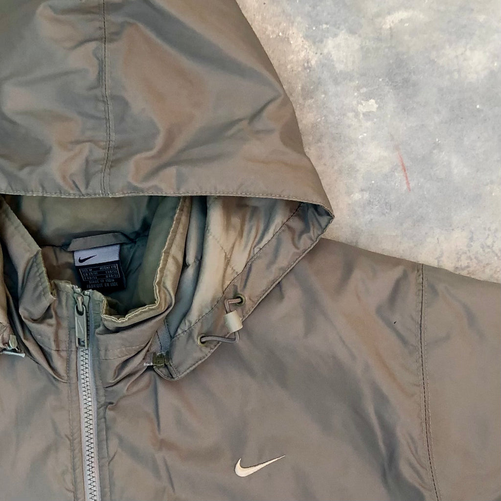 Nike 90s Big Swoosh Insulated Jacket – Men’s Medium (Vintage | Premium)