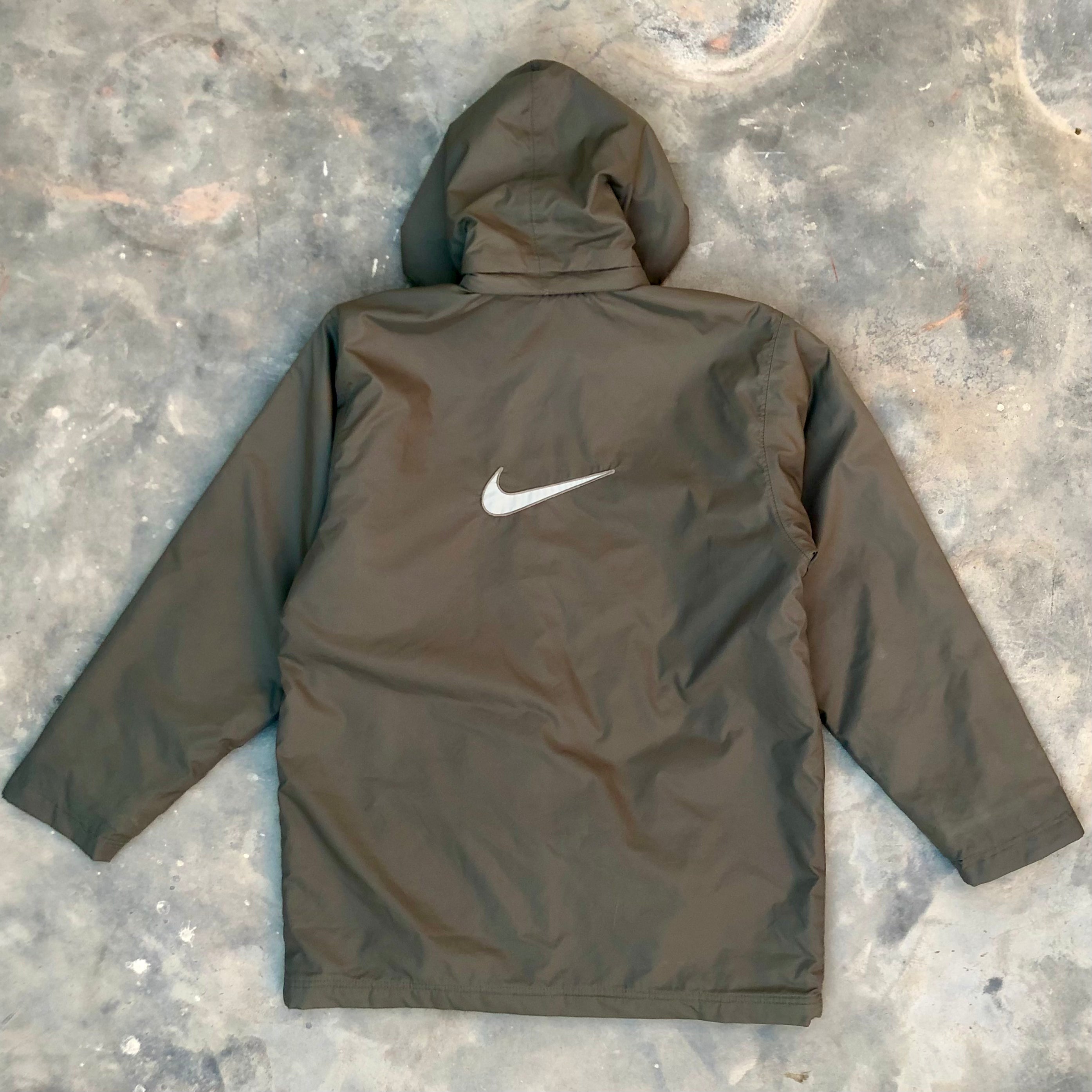 Nike 90s Big Swoosh Insulated Jacket – Men’s Medium (Vintage | Premium)