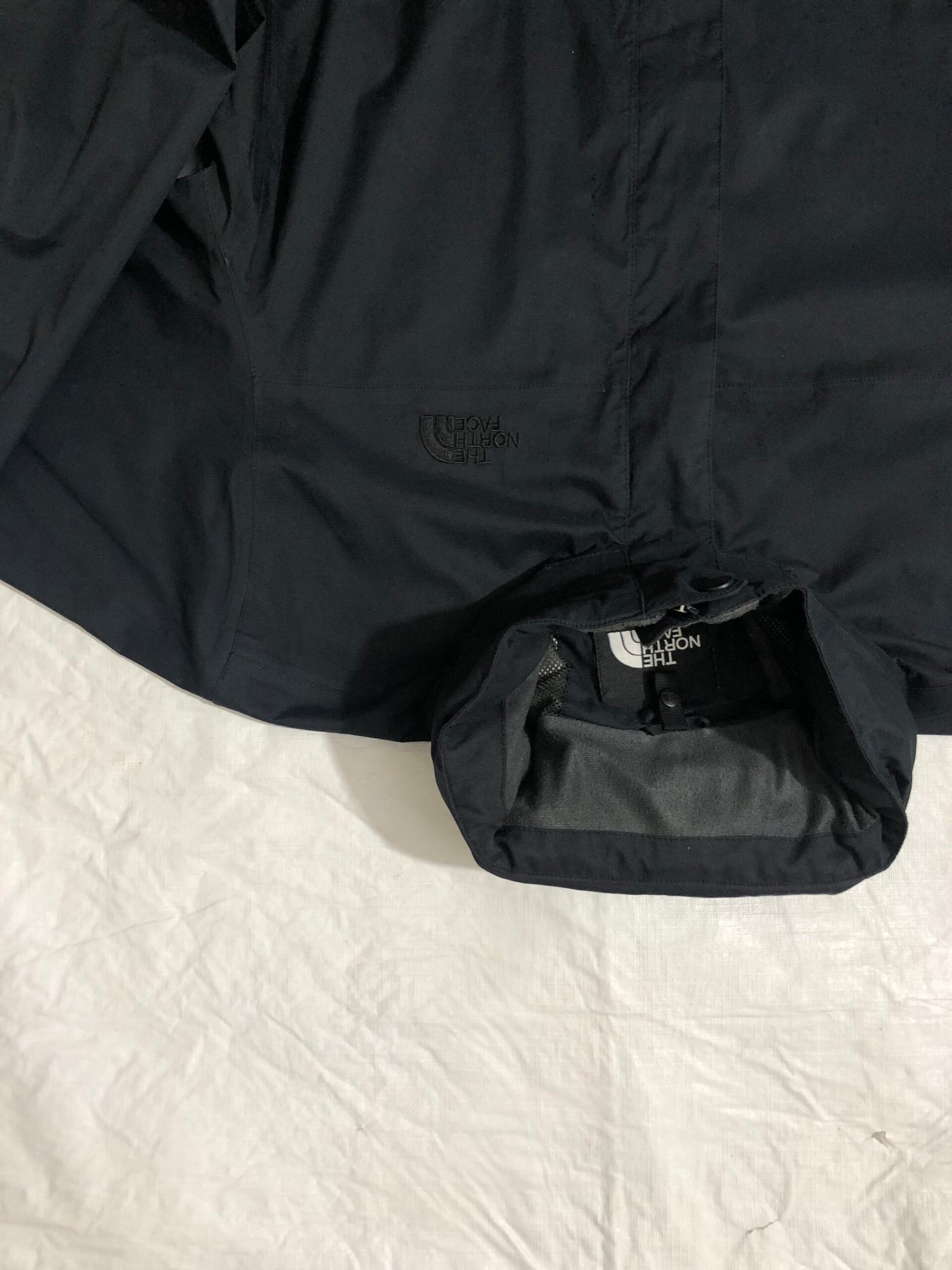 The North Face Windbreaker – Men’s Large 3051 The North Face Windbreaker – Men’s Large 3051