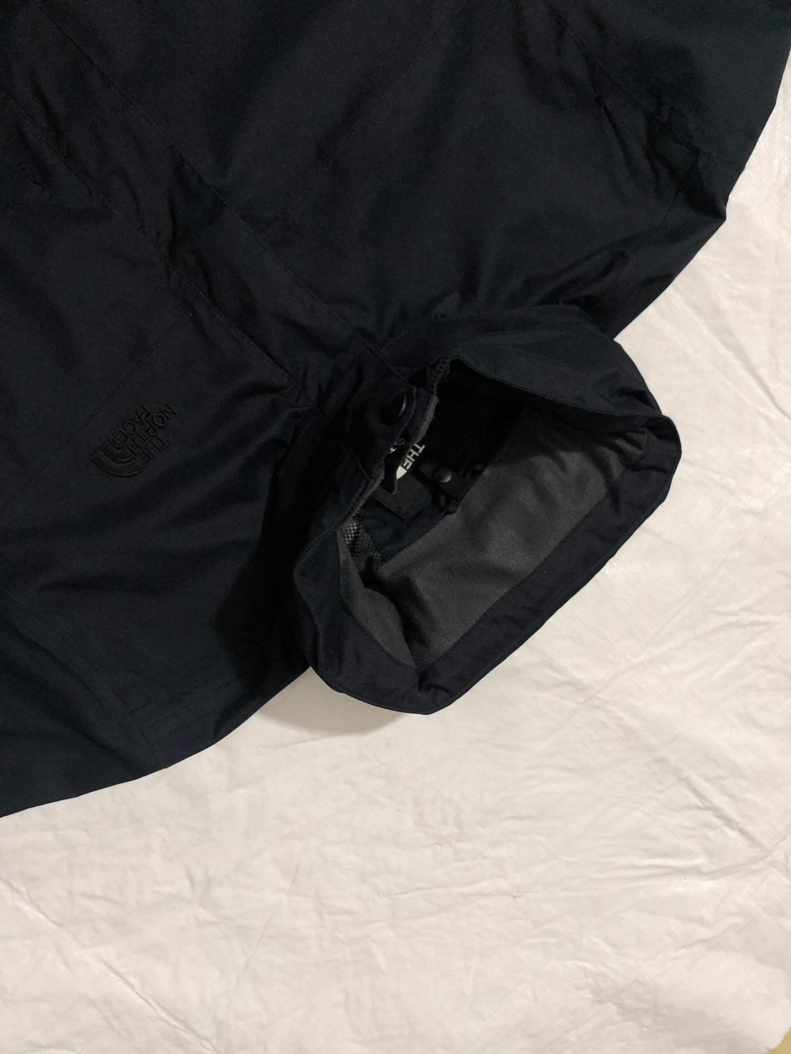 The North Face Windbreaker – Men’s Large 3052 The North Face Windbreaker – Men’s Large 3052