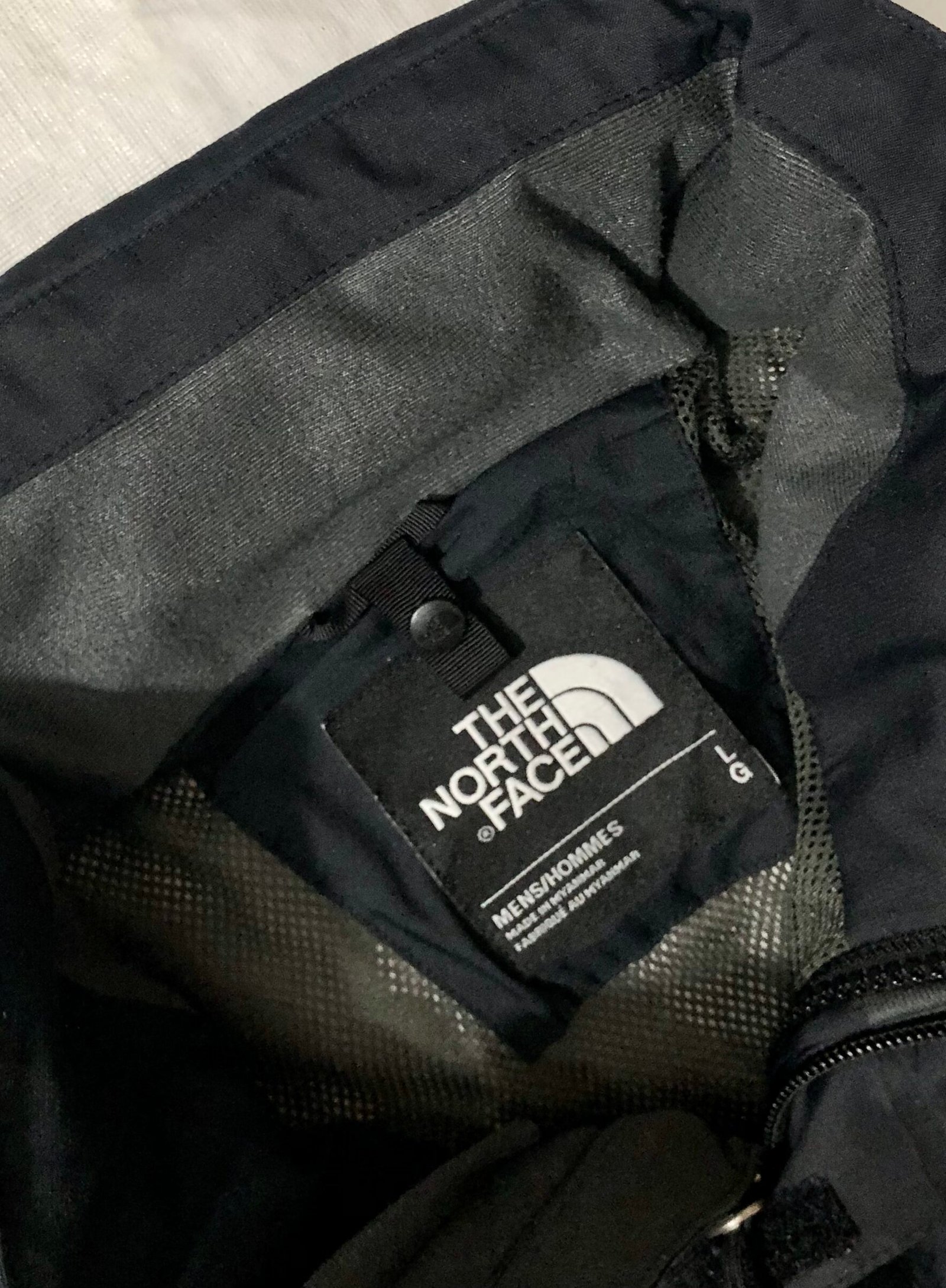 The North Face Windbreaker – Men’s Large 3053 The North Face Windbreaker – Men’s Large 3053