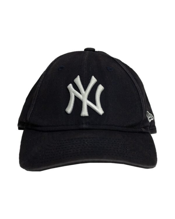 New York Yankees Essential Black 9FORTY Cap – One Size