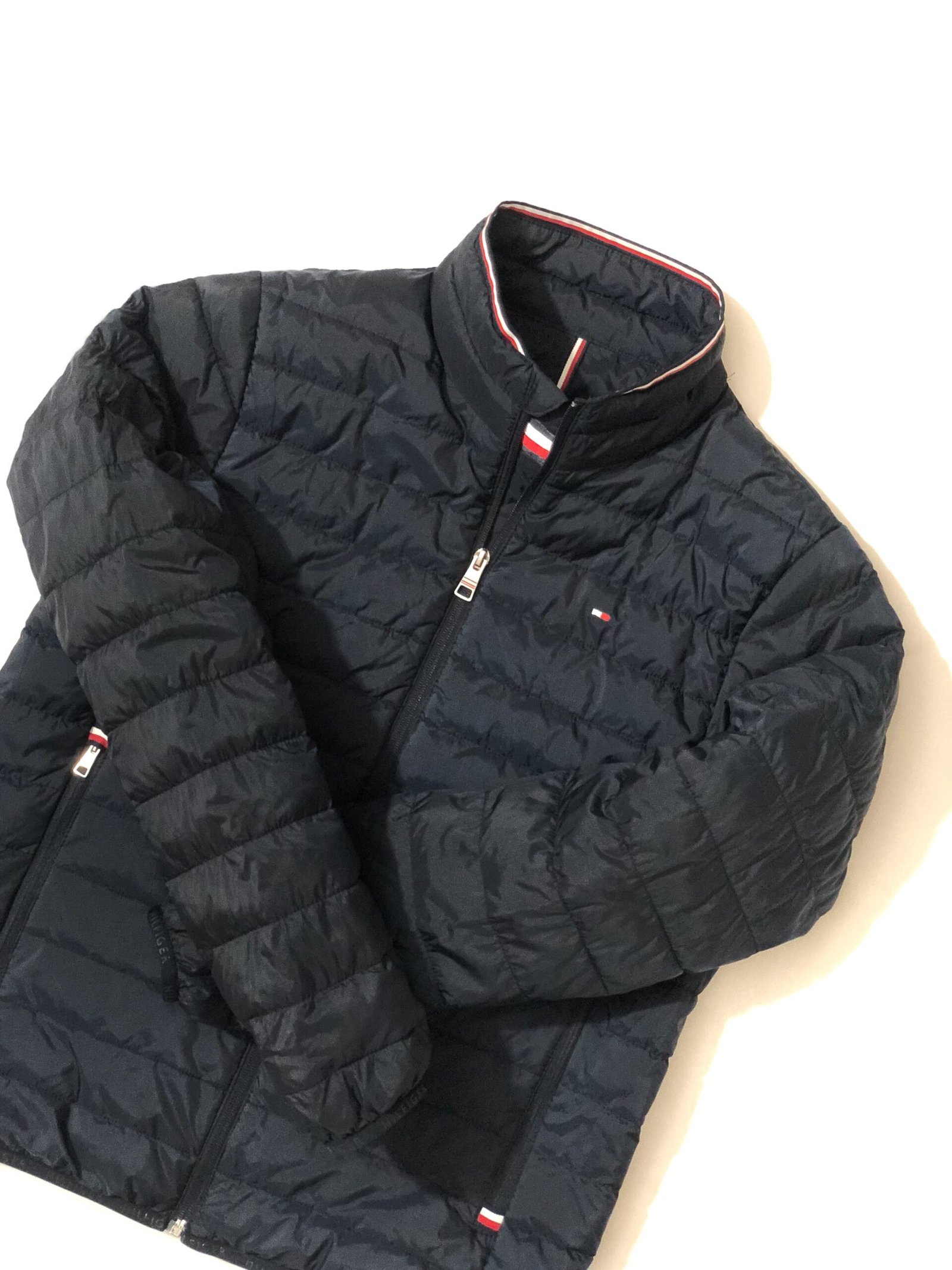 Tommy Hilfiger Lightweight Packable Jacket – Men’s US Small – photo 4 Tommy Hilfiger Lightweight Packable Jacket – Men’s US Small — photo 4