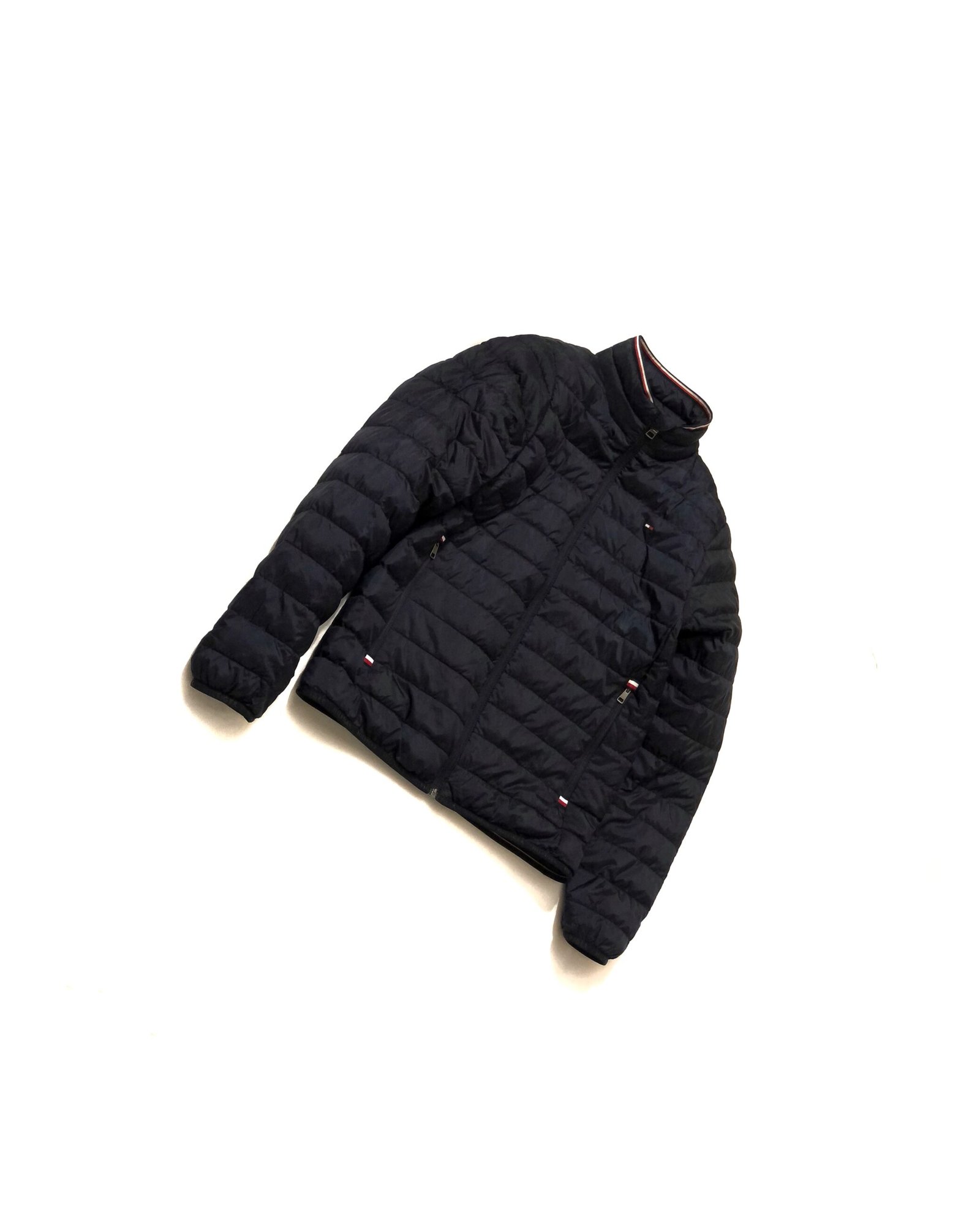 Tommy Hilfiger Lightweight Packable Jacket – Men’s US Small – photo 9 Tommy Hilfiger Lightweight Packable Jacket – Men’s US Small — photo 9