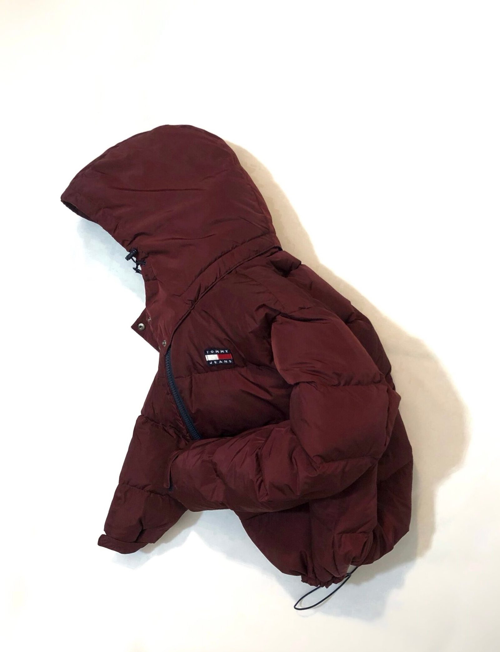 Tommy Jeans Alaska Puffer Jacket Burgundy – photo 3 Tommy Jeans Alaska Puffer Jacket Burgundy, men’s medium — photo 3