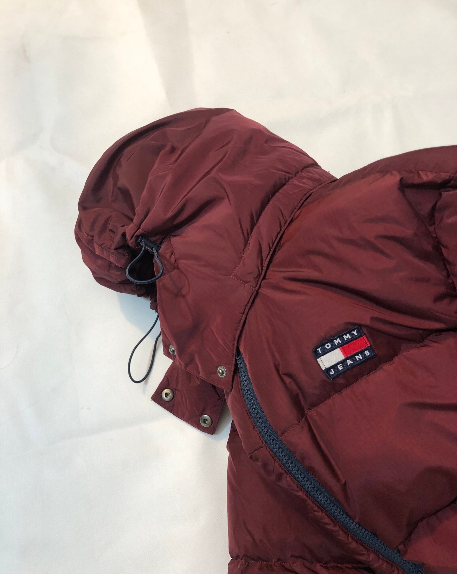 Tommy Jeans Alaska Puffer Jacket Burgundy – photo 4 Tommy Jeans Alaska Puffer Jacket Burgundy, men’s medium — photo 4