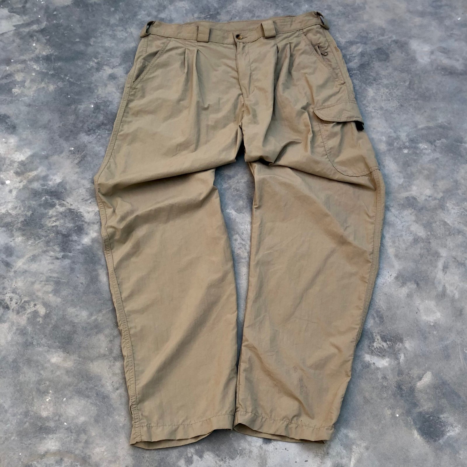TravelSmith Cargo Hiking Pants – Men's M | Khaki – photo 5 TravelSmith Cargo Hiking Pants – Men's M | Khaki — photo 4