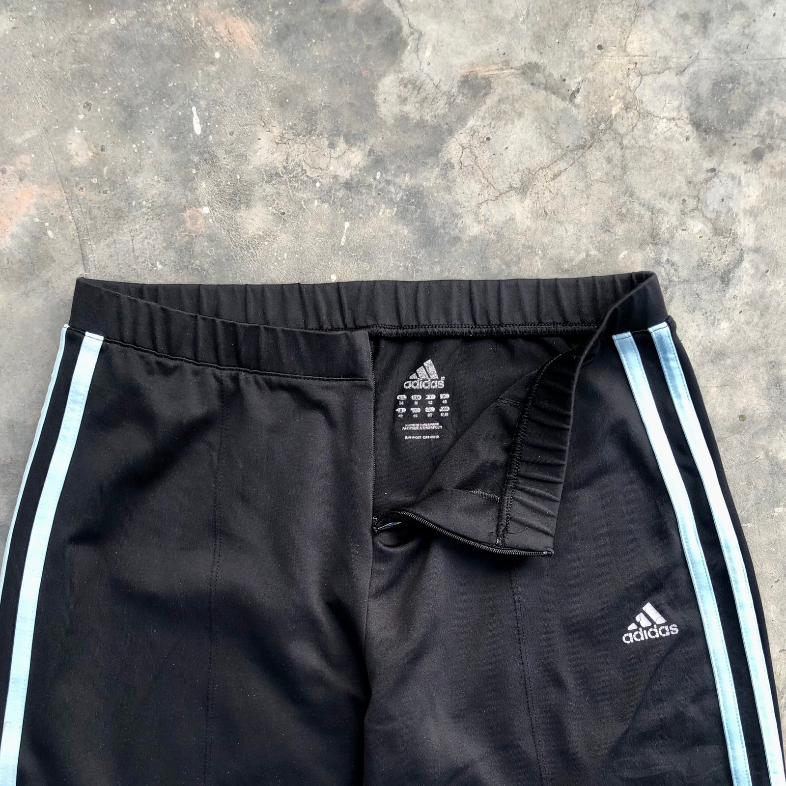 Vintage Adidas Y2K 3-Stripe Cropped Track Pants | Women | Black / Baby Blue – photo 2 Vintage Adidas Y2K 3-Stripe Cropped Track Pants | Women | Black / Baby Blue — photo 2