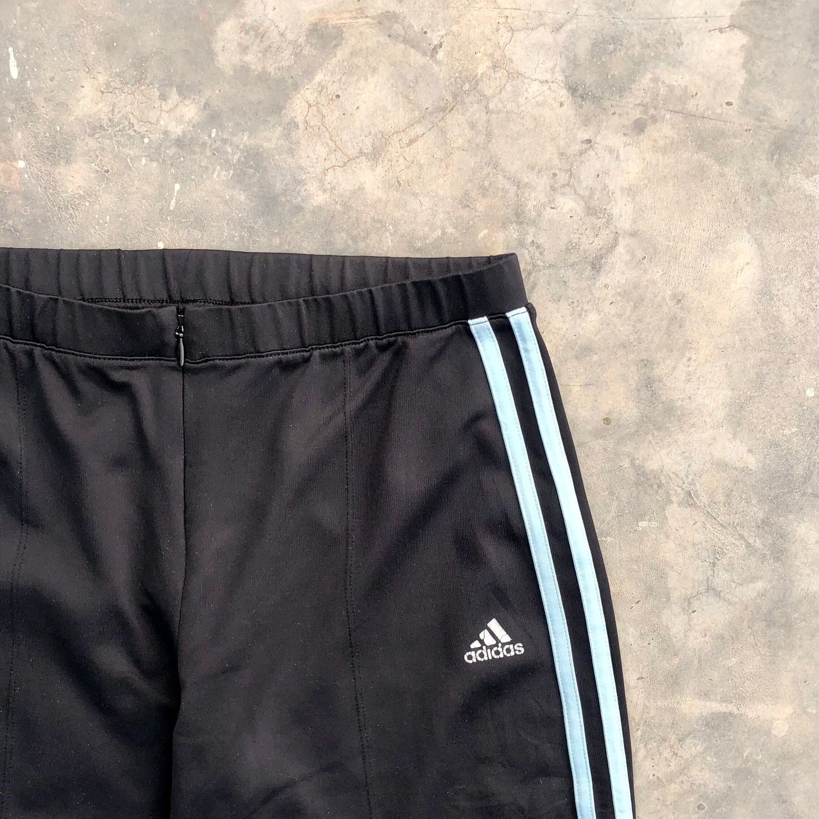 Vintage Adidas Y2K 3-Stripe Cropped Track Pants | Women | Black / Baby Blue – photo 3 Vintage Adidas Y2K 3-Stripe Cropped Track Pants | Women | Black / Baby Blue — photo 3