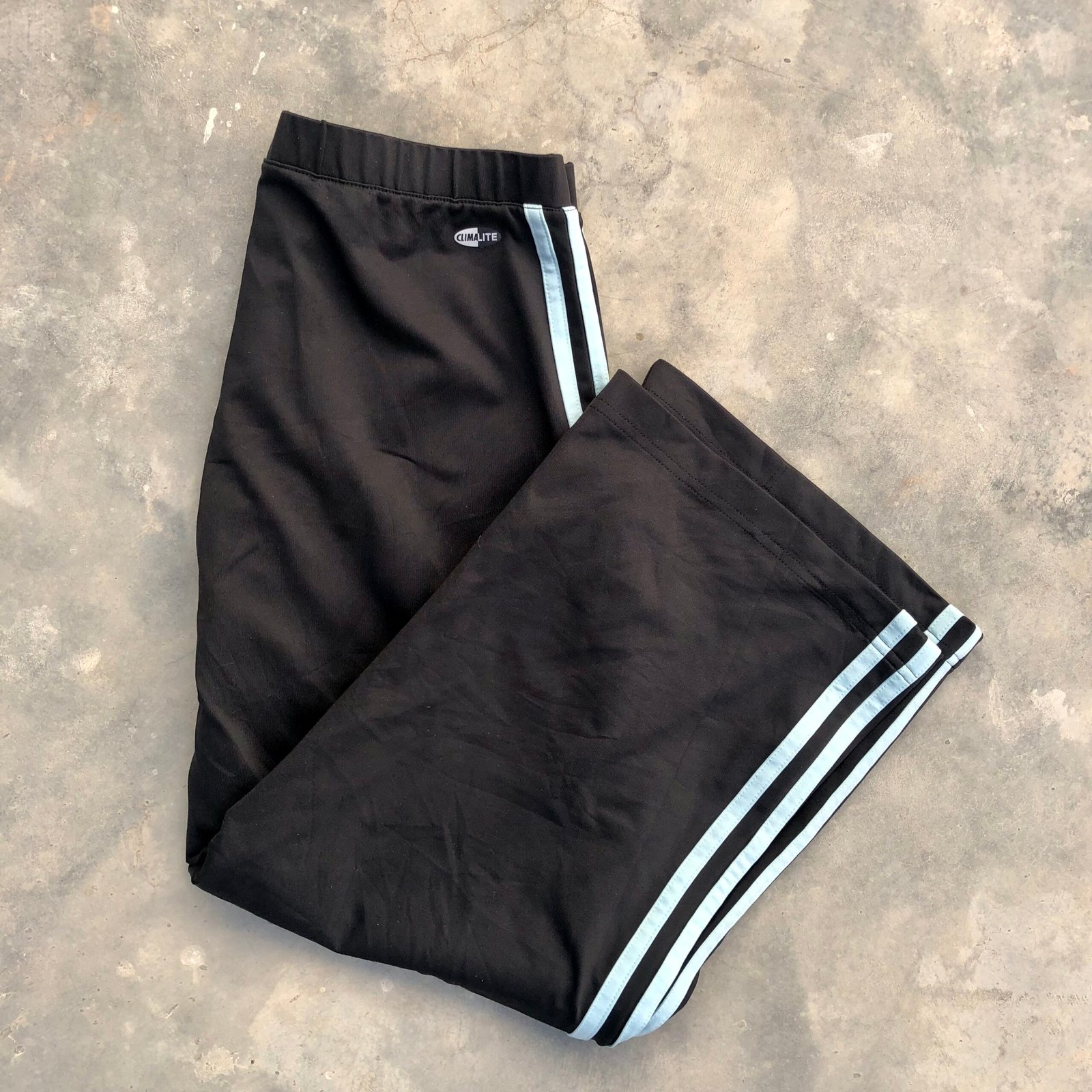 Vintage Adidas Y2K 3-Stripe Cropped Track Pants | Women | Black / Baby Blue – photo 4 Vintage Adidas Y2K 3-Stripe Cropped Track Pants | Women | Black / Baby Blue — photo 4