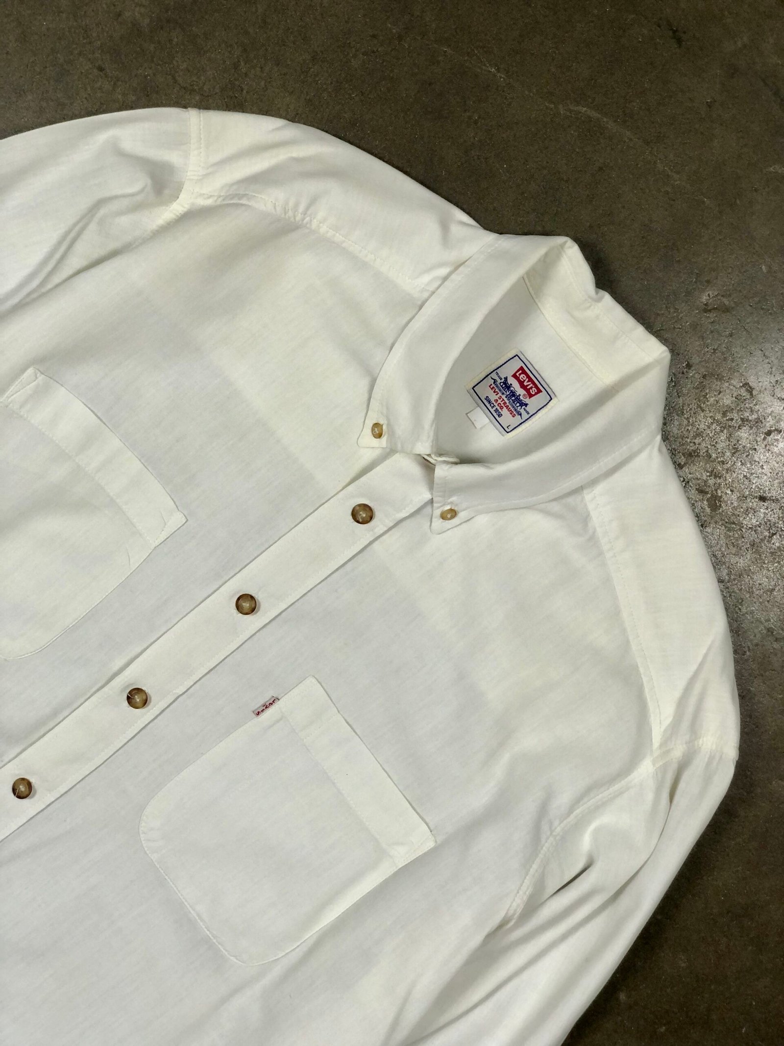 Levi Strauss & Co. Ivory Cotton Workwear Button-Down Shirt – photo 11 Levi Strauss & Co. Ivory Cotton Workwear Button-Down Shirt — photo 11