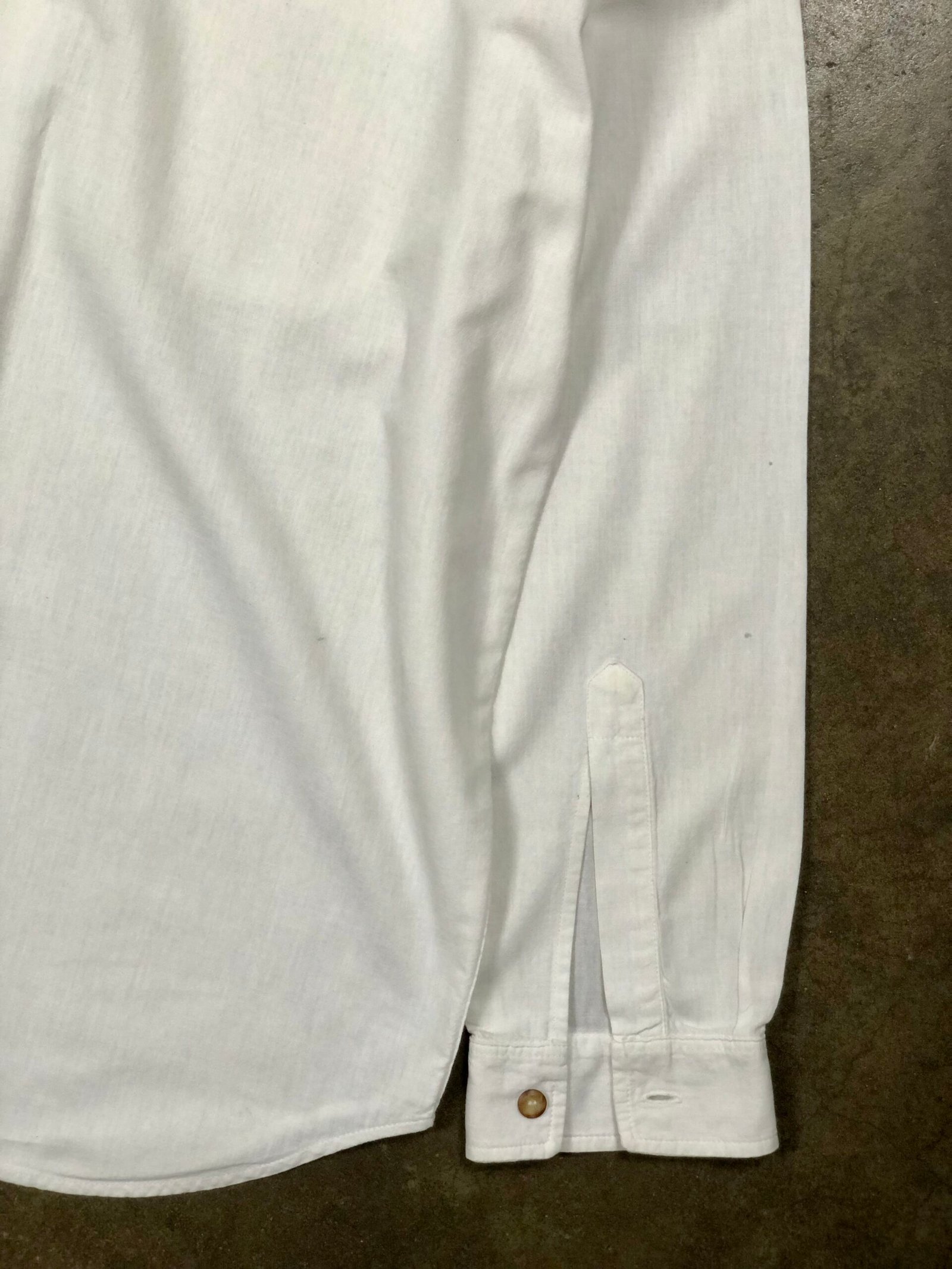 Levi Strauss & Co. Ivory Cotton Workwear Button-Down Shirt – photo 9 Levi Strauss & Co. Ivory Cotton Workwear Button-Down Shirt — photo 9